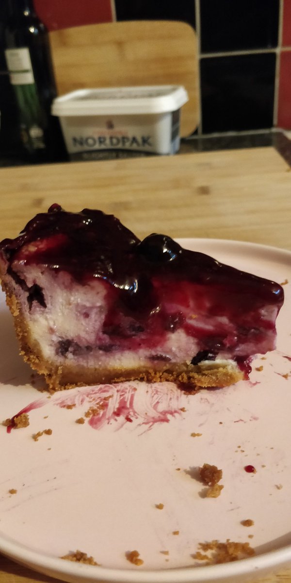 Here's a picture of the "disaster cheesecake" I made yesterday, it turns out it is utterly delicious, I'm happy again.