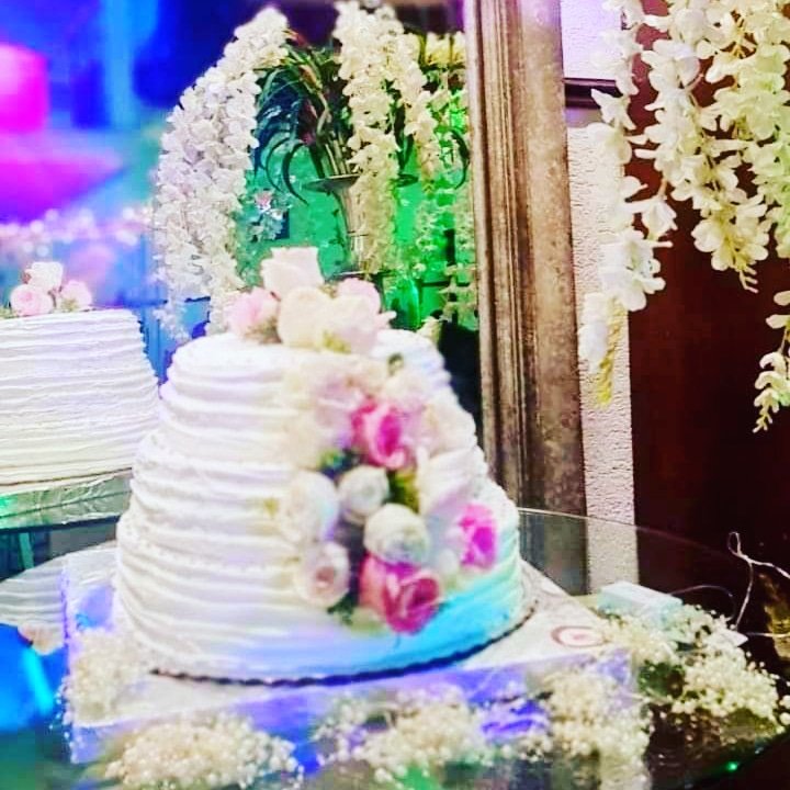 SuenosMartina's tweet photo. Pastel de Bodas https://t.co/OdQfZyVpA7