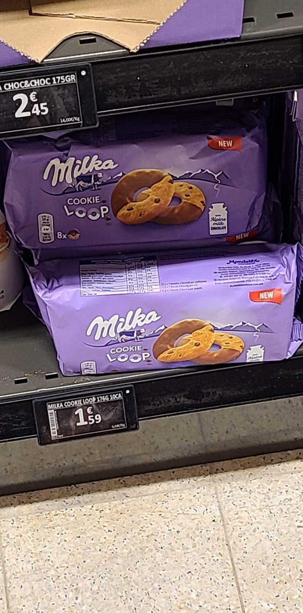 Marketing &amp; prijsstrategie on point. 

Wat kies je?
Je betaalt slechts €3,19 voor 1+1 gratis. Terwijl je al 1 pak kan kopen voor €1,59. 🤔🧐 

#YouHadOneJob #Marketing #Prijsstrategie