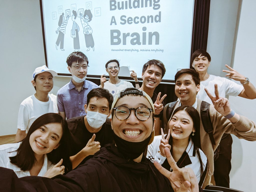 kasidistoy's tweet photo. สรุปไอเดีย 3 เรื่องจากงาน Notion TH Meetup วันนี้

1. Notion ไม่ใช่แค่ Productivity Tool แต่มันคือ Possibility Tool

2. สิ่งสำคัญที่สุดใน Notion คือไอเดียที่เราบ่มเพาะ ไม่ใช่ widget

3. Note taking คือทักษะที่สำคัญที่สุดในยุคนี้ คหสต. 😝

#NotionTH #FirstMeetUp https://t.co/zJmyHKhx0M