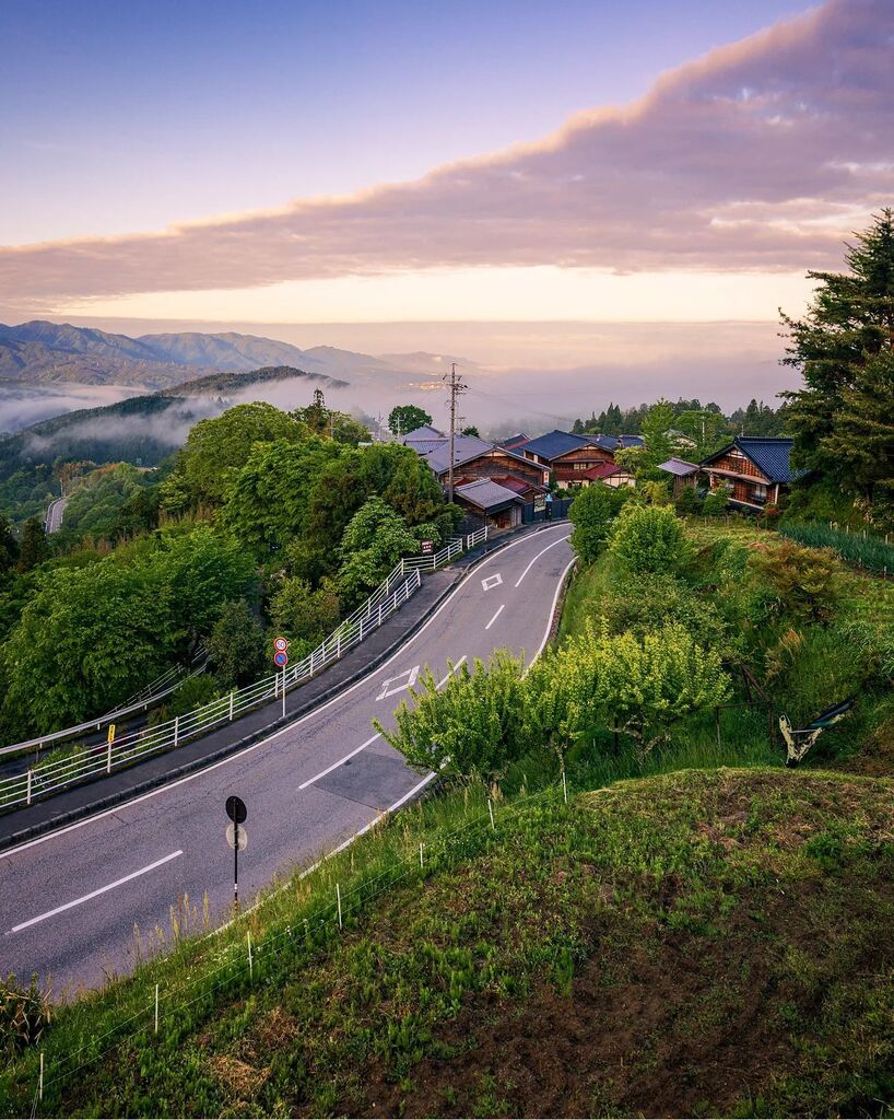 jetimmer's tweet photo. Nakasendo
Almost four years ago I woke up to this amazing view. We had parked our campervan at a small car park along the top of Magome-Juku. The rest of the family was still fast a sleep and I took the tripod and camera to take this panorama.

Today we … https://t.co/sUXGAZL6hc https://t.co/H3WaLpLp9A