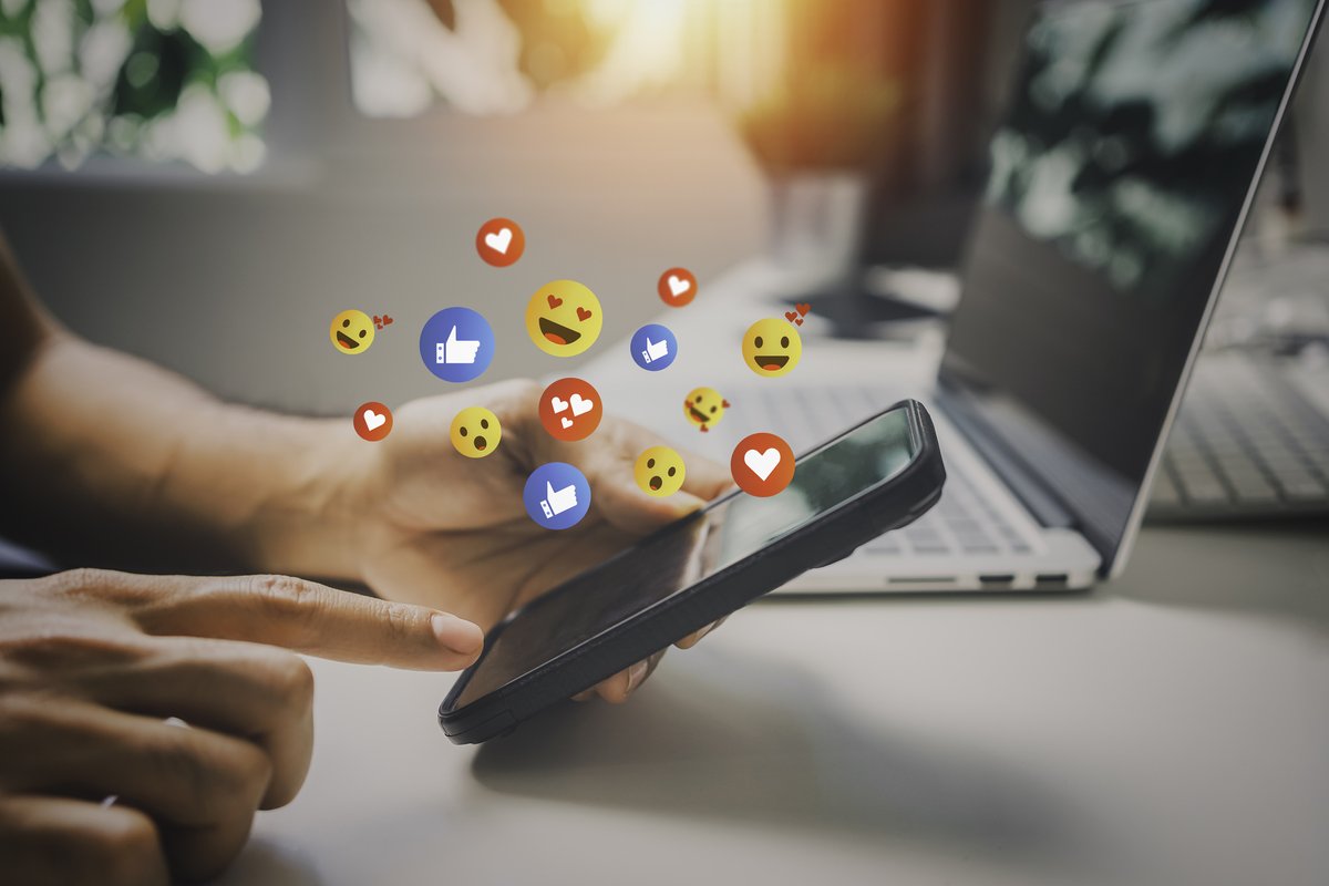 absoluce's tweet photo. Les réseaux sociaux sont ancrés dans les stratégies de communication des marques 📱 Mais pour démontrer son expertise, rien de mieux qu'une communication rodée sur LinkedIn 💡

#conseils #communication #strategiemarketing https://t.co/EAbi6JJl5Y https://t.co/MXz9Ww6nog