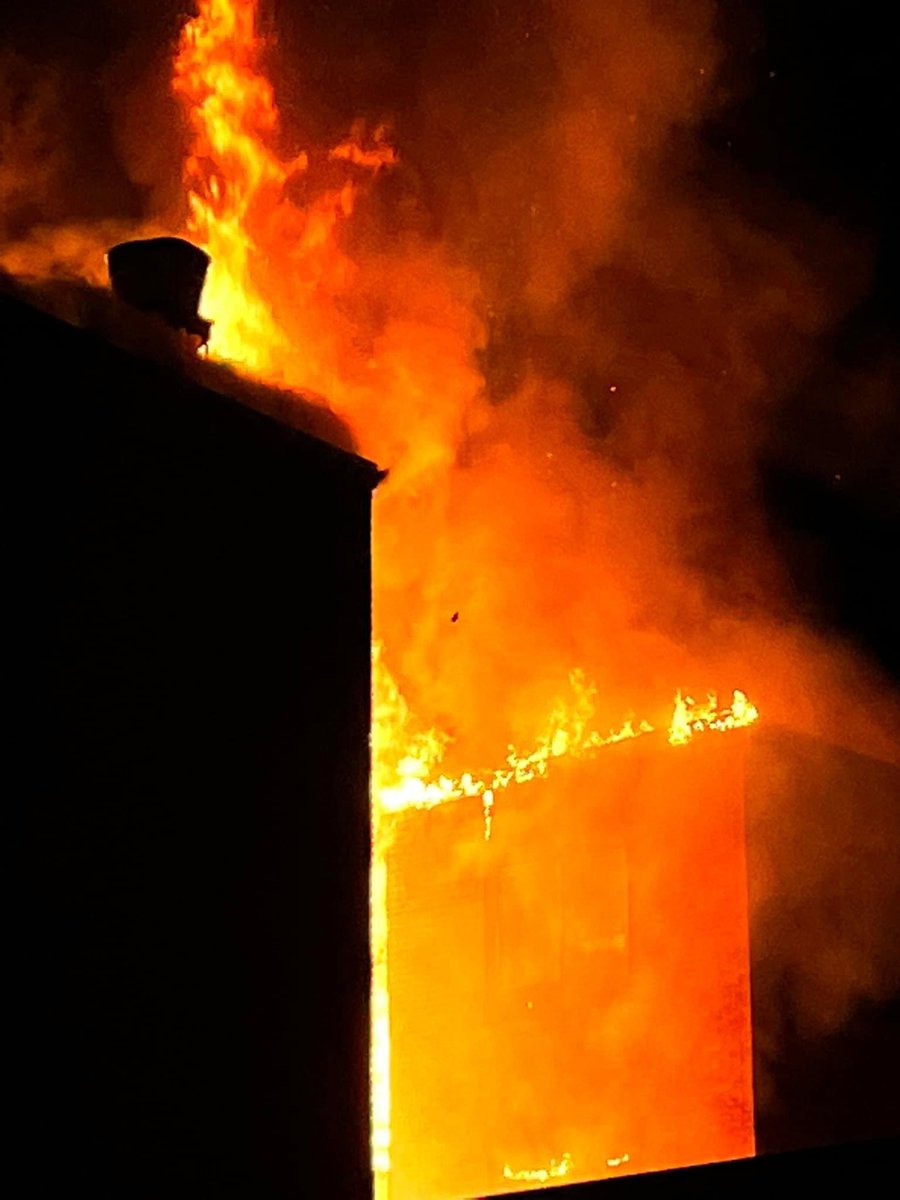 ChiefBJCalvi's tweet photo. Outstanding work last night buy Group B at this 3rd Alarm fire in the City’s Noth End. It took almost four hours to bring this fire under control. #sfd_commissioner #sfd_hq #sfdlocal648 #springfieldma #springfieldmass #springfieldmassachusetts #firefighting #firefighters @sfd_hq https://t.co/TdMiip3wns