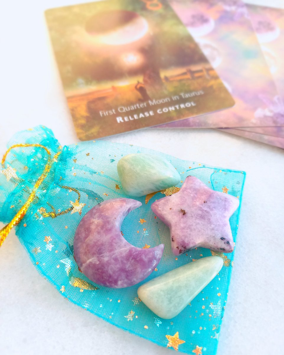 _sunwisely's tweet image. En ce moment j'associe l'amazonite à la lépidolite pour éclaircir ma voix et affronter les situations déstabilisantes. C'est si doux ! 💕

Et vous, quelles sont vos pierres du moment ? 😌