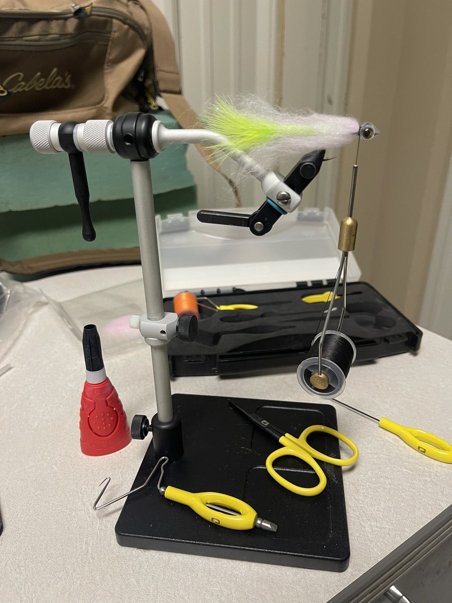 JonnyGross50's tweet photo. First time tying a glass minnow fly!!! #flytying #glassminnow https://t.co/t3cslMCV9x