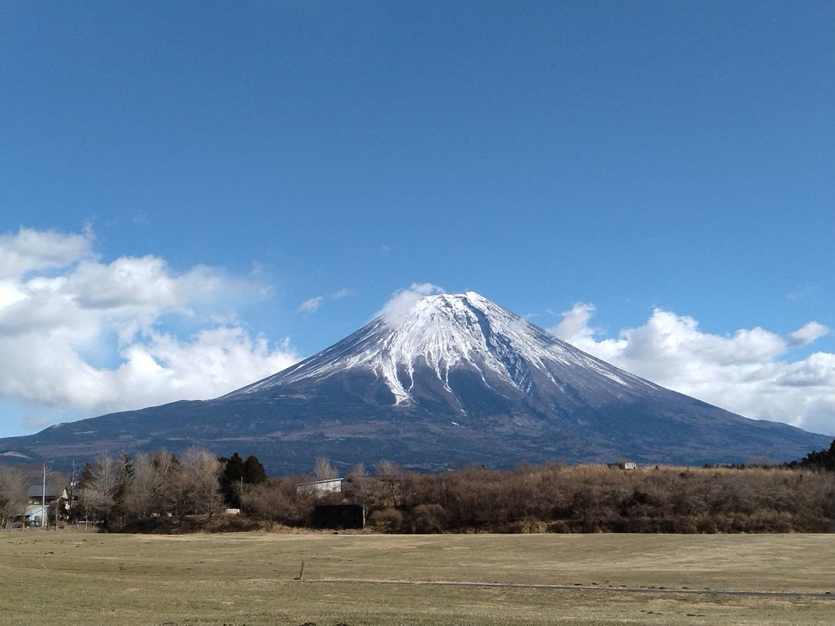 trip_de_refresh's tweet photo. 富士山ってそこにあるだけで凄いなぁ😆

#富士山 https://t.co/U8B4Im8GAZ