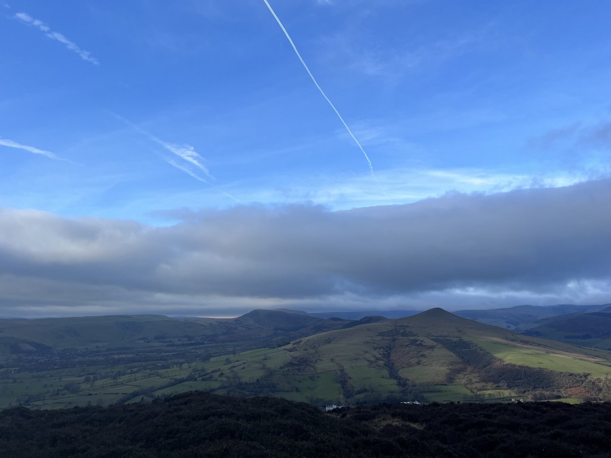 AlanMurray80's tweet photo. Great day today walking up Win Hill in the Peak District 🙂 https://t.co/LhFGeXqxXy