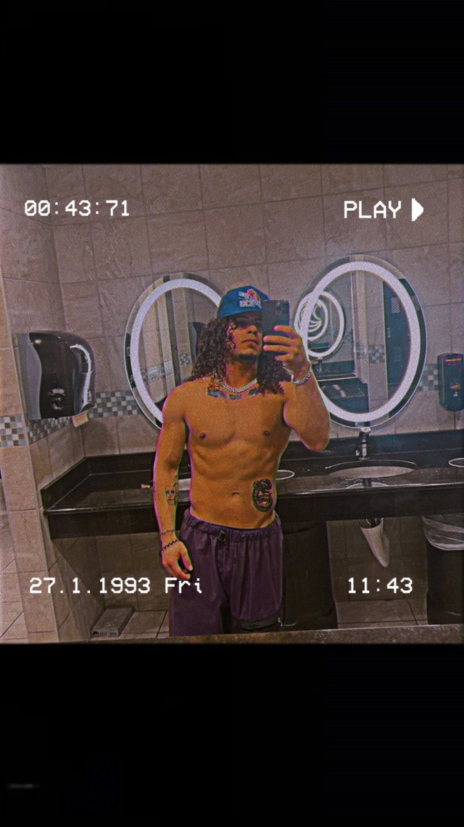 MatthewKeith23's tweet photo. Typical gym photos https://t.co/ptQSJYEcVh