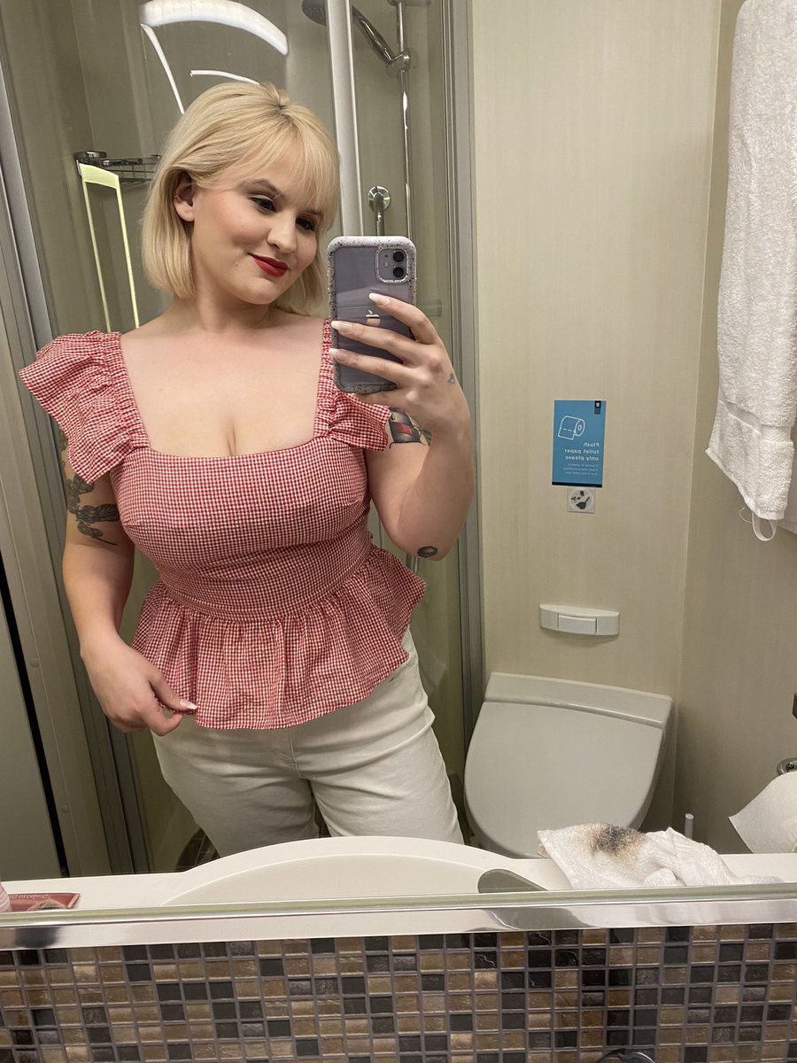 ItsMadamKay's tweet photo. More pics to come, what do you think of my outfit? #ThickWomen #BigTiddies #blonde #Bombshell #onlyfans #onlyfansgirl #cumbetweentits #cumkissing https://t.co/fsJWtV42Qe