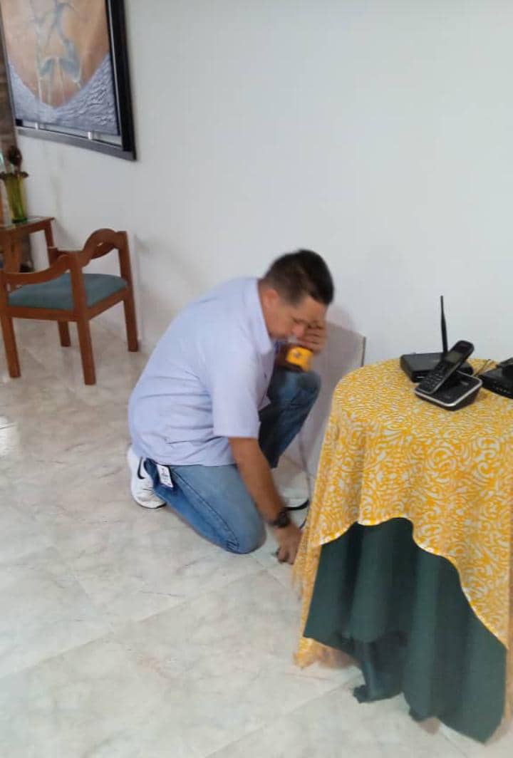 salaprensaCantv's tweet photo. #29Ene En La Guaira, cuadrillas técnicas de Cantv se encuentran desplegadas en la parroquia Caraballeda, para restituir los servicios de telefonía fija e Internet a usuarios, que realizaron sus reportes a través de la VenApp del sistema 1x10 del Buen Gobierno https://t.co/AkA38cPwqj