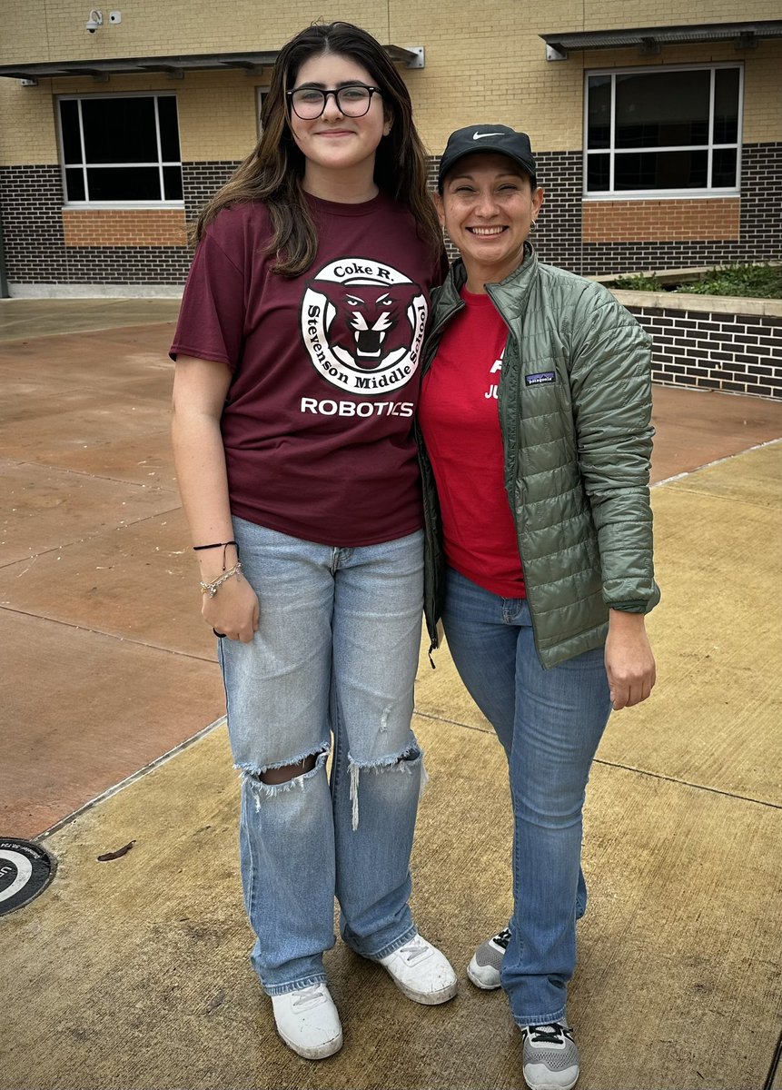 Isabel_Anaya1's tweet image. Enjoyed being a Judge at Northside’s @firstlegoleague Qualifier event &amp;amp; seeing the dedication teams put forth in their work 🤖 Even extra special was seeing a former Kuentz Coyote still involved in robotics! #FIRSTinTexas #NISDrobotics #SUPERPOWERED