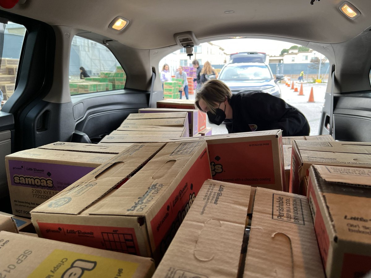 Rossfilms's tweet image. Girl Scout Cookie Pick up this morning! #MmmmmSamoas #ThInMints #yumm