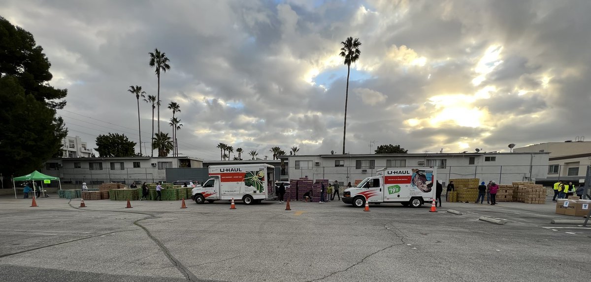 Rossfilms's tweet image. Girl Scout Cookie Pick up this morning! #MmmmmSamoas #ThInMints #yumm