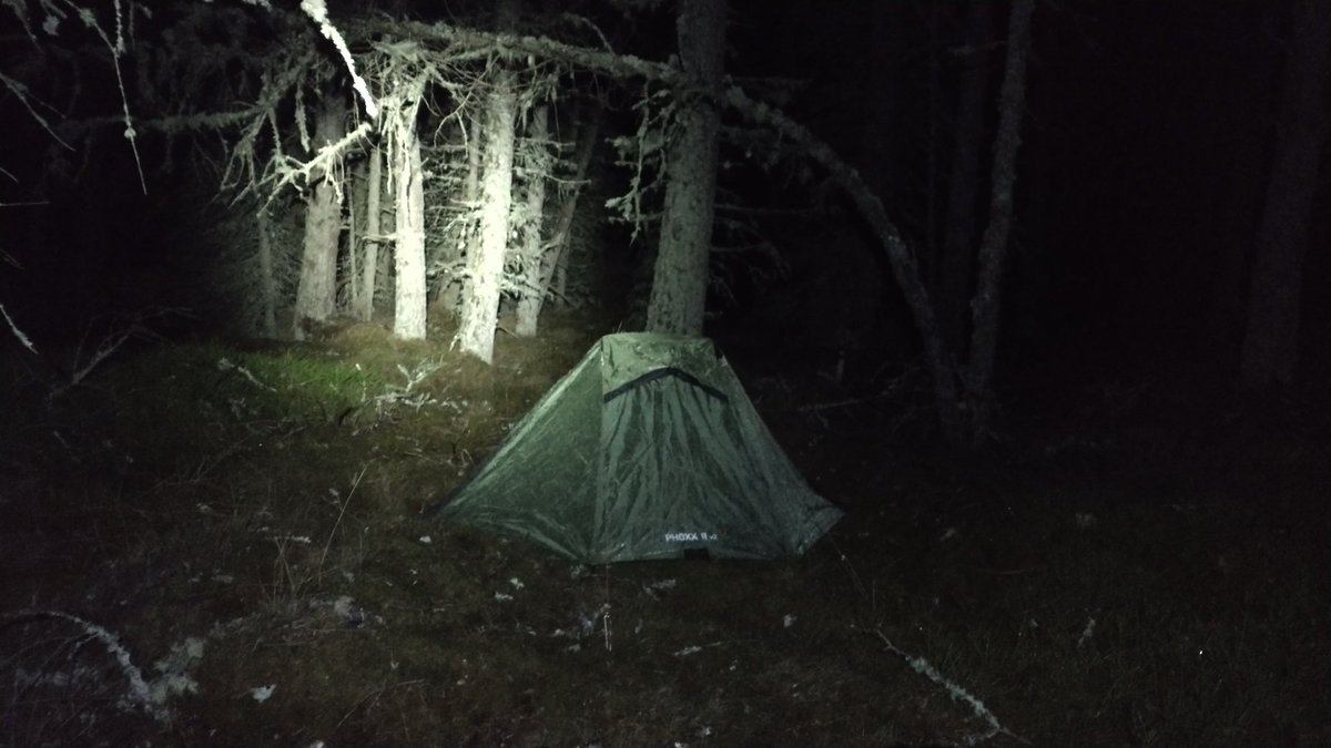 If the sound of the rain stops it probably means it's turned to snow. #Scotland #stormy #hopingforaweatherwindow