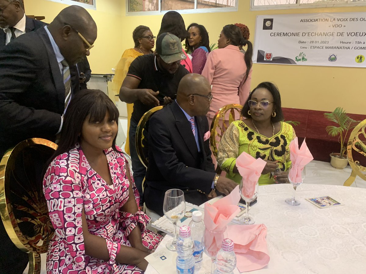 hababuc's tweet image. Représentante de Me.@belilunt ,Présidente du @r2congo à la cérémonie d’échange de vœux par la voix des oubliés . Remise de diplôme de reconnaissance/partenariat VDO et R2Congo.