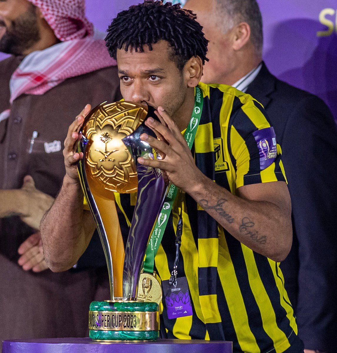 Alia•.~ tweet media