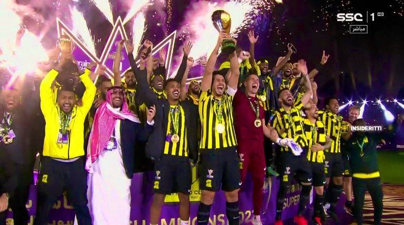 111aboferas's tweet photo. هذا الكبير عندما يعود .. فأنه يسيطر على كل شي 🐅🏆
عوداً حميدا ياعميد.. مكانك الذي نعرف .. مركزك الذي تحب 🏆💛🖤
•
•
•
#الاتحاد_الفيحاء 
 #نهايي_كاس_السوبر_السعودي https://t.co/Hgmkh3xT3h
