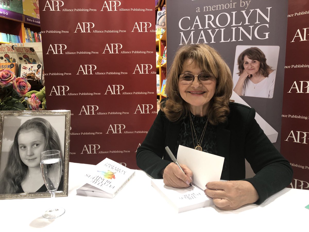 helenmccusker's tweet photo. A pleasure to attend the #booklaunch of The Future is Rosie by @mayling_carolyn at @Windsor_wstones this evening. Over 100 guests attended including former @RedroofsSchool actress @Lucy_Benjamin a patron of @RosiesRainbow Carolyn’s memoir publishes 1st February @APPpublishing 📚 https://t.co/Y5uWcVPKIP