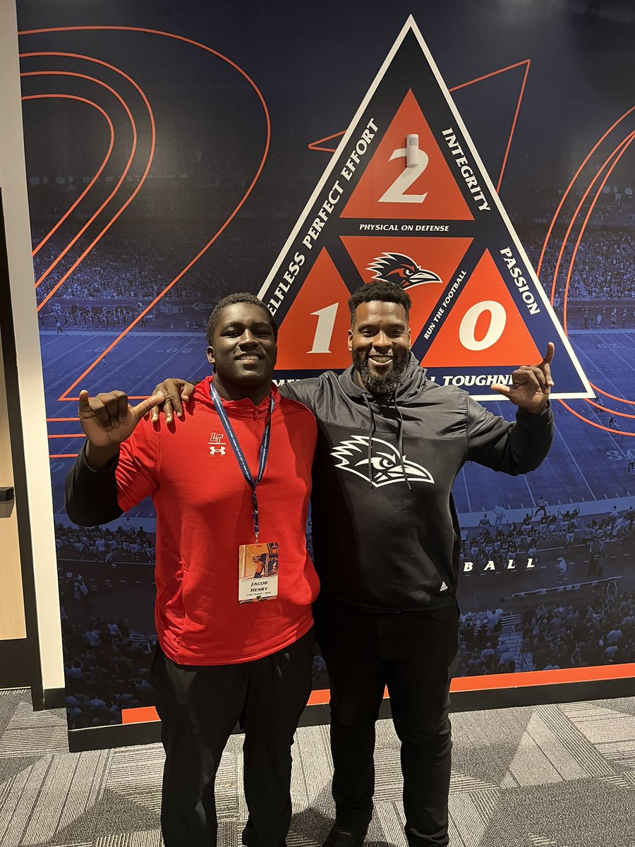 TheJacobHenry_'s tweet photo. I had a wonderful time at UTSA this weekend ! Thank you @CoachSiddiq for the amazing visit. #BirdUp🤙🏿 https://t.co/sgghV7W9mn