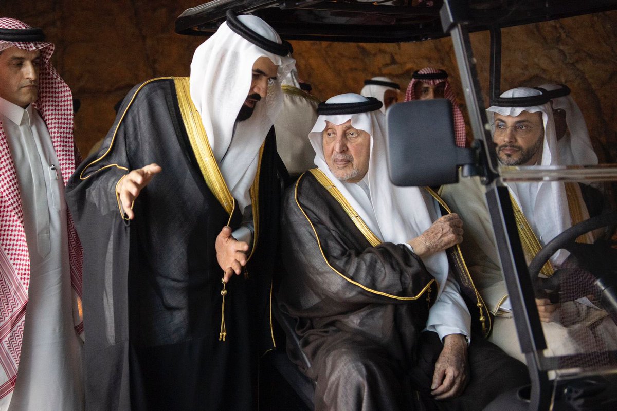 AlMehrij's tweet photo. سعدتُ وشرفتُ هذه الليلة بالمشاركة في استقبال مستشار خادم الحرمين الشريفين أمير منطقة مكة المكرمة #خالد_الفيصل خلال الافتتاح الرسمي لمشروع #حي_حراء_الثقافي 
حضور سموه أضفى على الحفل وعلينا مزيداً من الفخر والبهجة. https://t.co/Dio6d1Xk6O