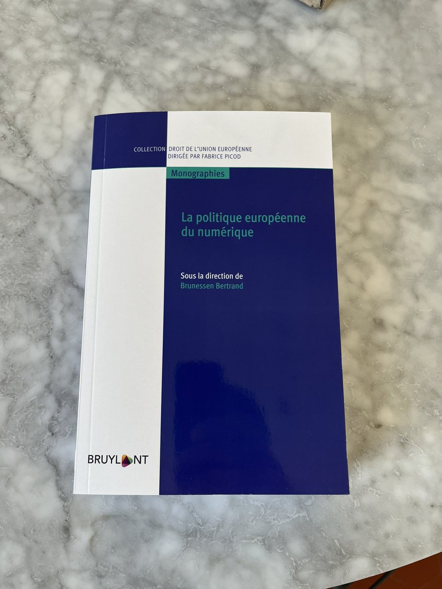 gaellr's tweet photo. Très heureux d’avoir reçu mon exemplaire de “La politique européenne du numérique”! 

Je ne suis pas peu fier d’y voir ma contribution y figurer aux côtés d’analyses des meilleurs experts du sujet réunis par @BrunessenB dans cet ouvrage de référence. https://t.co/jbAmSAXUrc