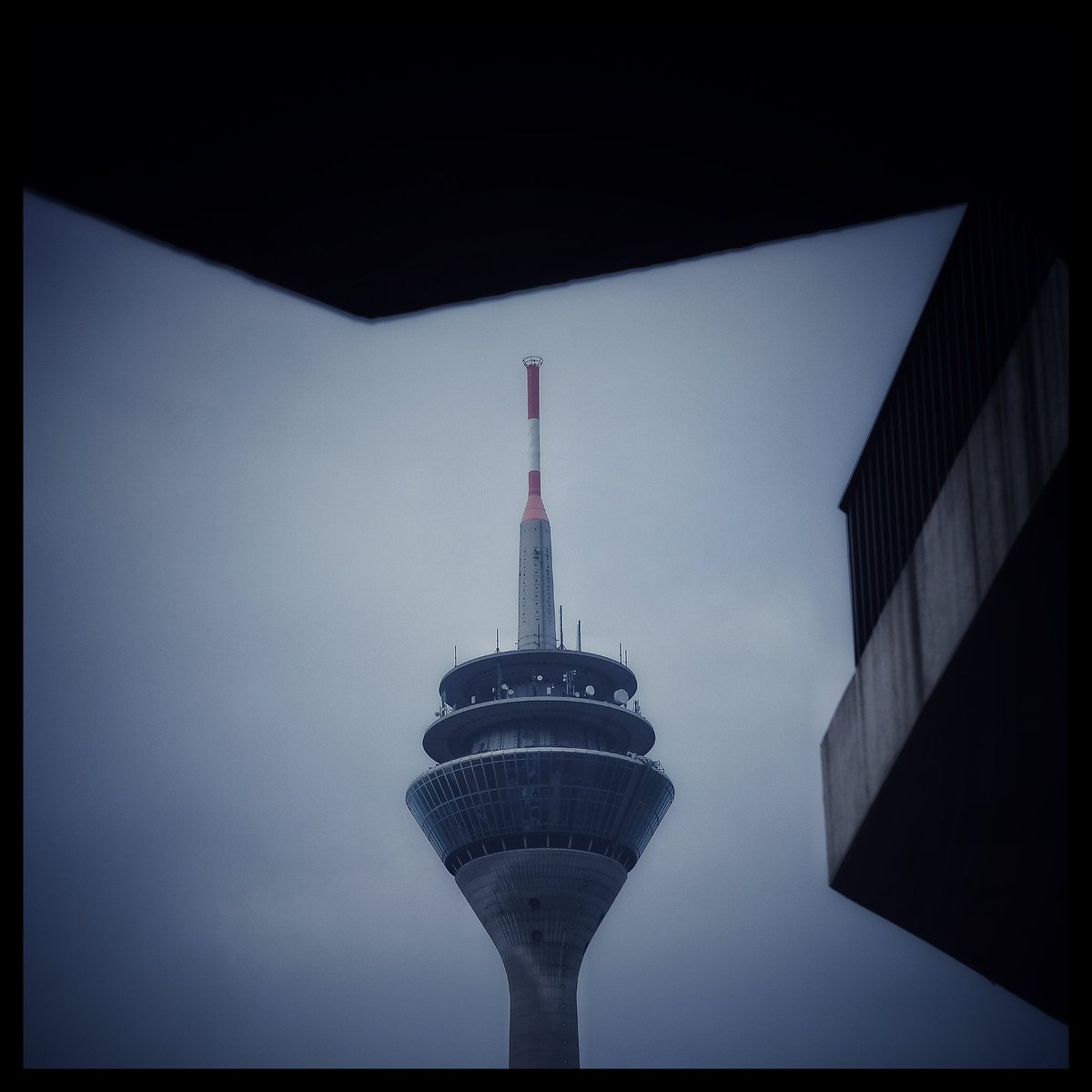 duesselchen's tweet photo. Düsseldorf. Heute.
Die tägliche Portion Rheinturm.
Sie kennen das. https://t.co/Rrm8oeoe6G