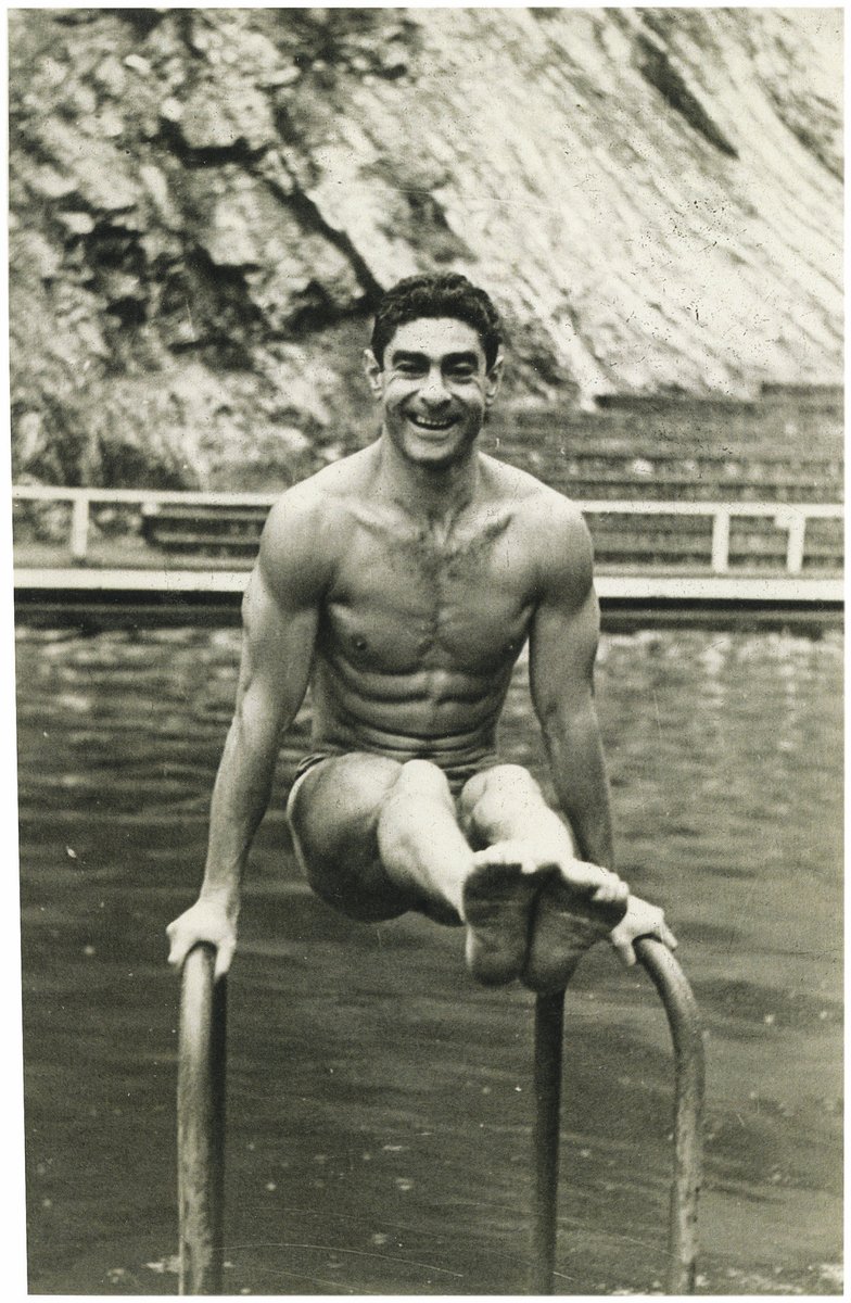 AuBuzzer's tweet photo. [THREAD] Le nageur d’Auschwitz, la folle histoire de la vie d’Alfred Nakache. https://t.co/jBXJ1OSlaq