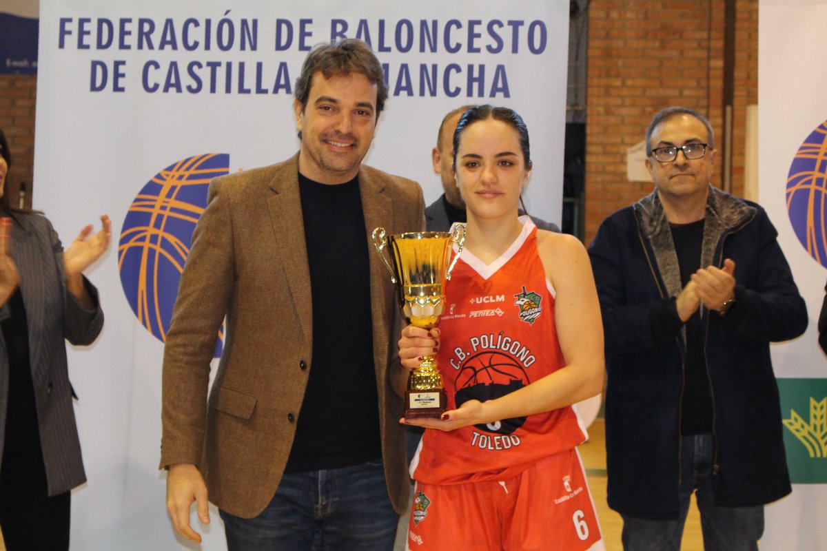 fbclm's tweet photo. #CopaRibeSalat🚺| Ceremonia de Premiación con la presencia del Concejal de Deportes @toledoayto , Pablo García, la Directora de Deportes Diputación Toledo, Noelia Pérez y el Presidente FBCLM, José Esteban Gálvez.
🏆Mejor Jugadora Torneo - Estrella Gericó
#PasionXBasketCLM https://t.co/xFnpDRykff