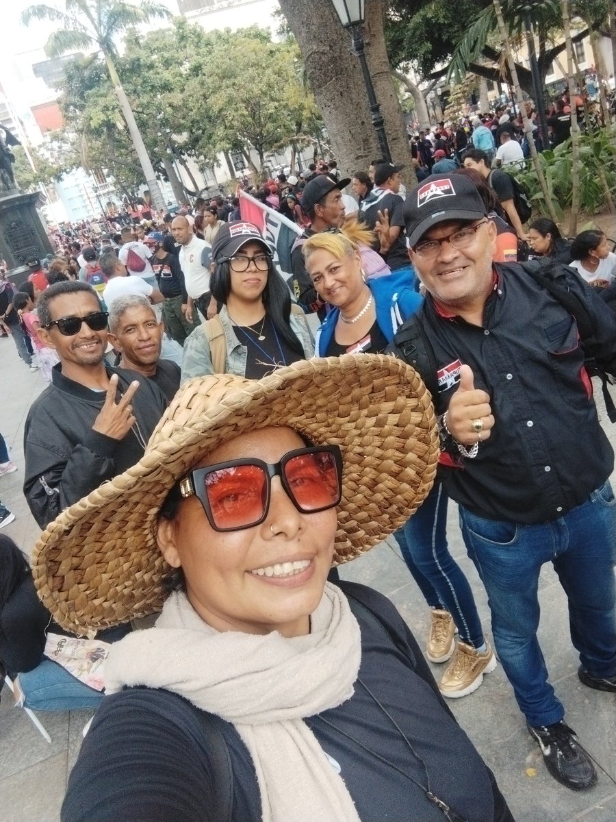MeiberYanina's tweet photo. El día de ayer celebramos Gran Marcha antiimperialista, en defensa a nuestro Pueblo 👊😌❤️🖤 y en respaldo a nuestro Presidente @NicolasMaduro Una vez más @TupamaroMRT mostrando ese amor que nos caracteriza por nuestra Patria Grande de Bolívar😌🥰😊#SancionesMatanSueldos https://t.co/ilV3zKcGNH
