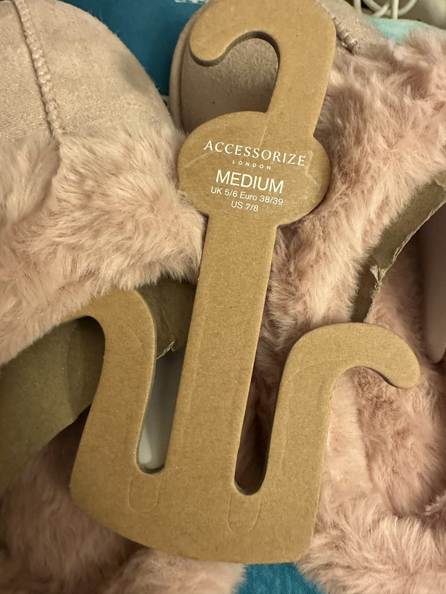 Anne Fleming tweet media