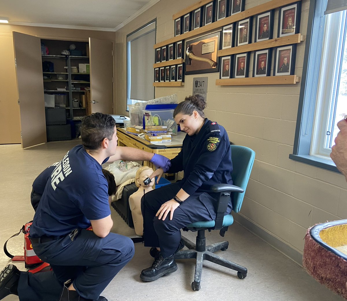 CaledonFireES's tweet image. In addition to fighting fires, firefighters also treat sick or injured people, report to car accidents, extricate people from damaged motor vehicles, and assist at hazardous material spills. Today our recruits are learning #BasicLifeSupport #CaledonFireRecruits