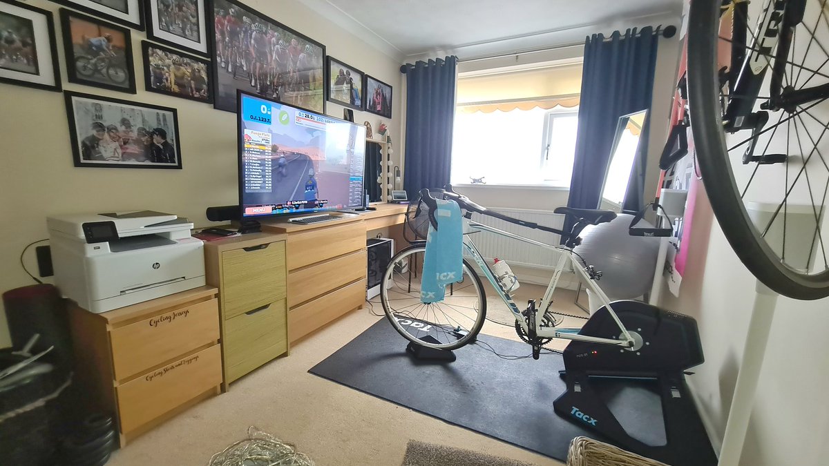 welshmummabear's tweet photo. Good sesh on @gozwift this morning. Aided by some bangin' tunes on @spotify 👌👌😁🚴♀️🎶🎵 #gozwift #zwifter #lovetozwift #tourdezwift #watopiawaistband #fitness #cycling #tacxneo2 #garmin #manage #womancave #exercise #liv #livcyclinguk #livavailadvanced2 https://t.co/EyREgjgoIX