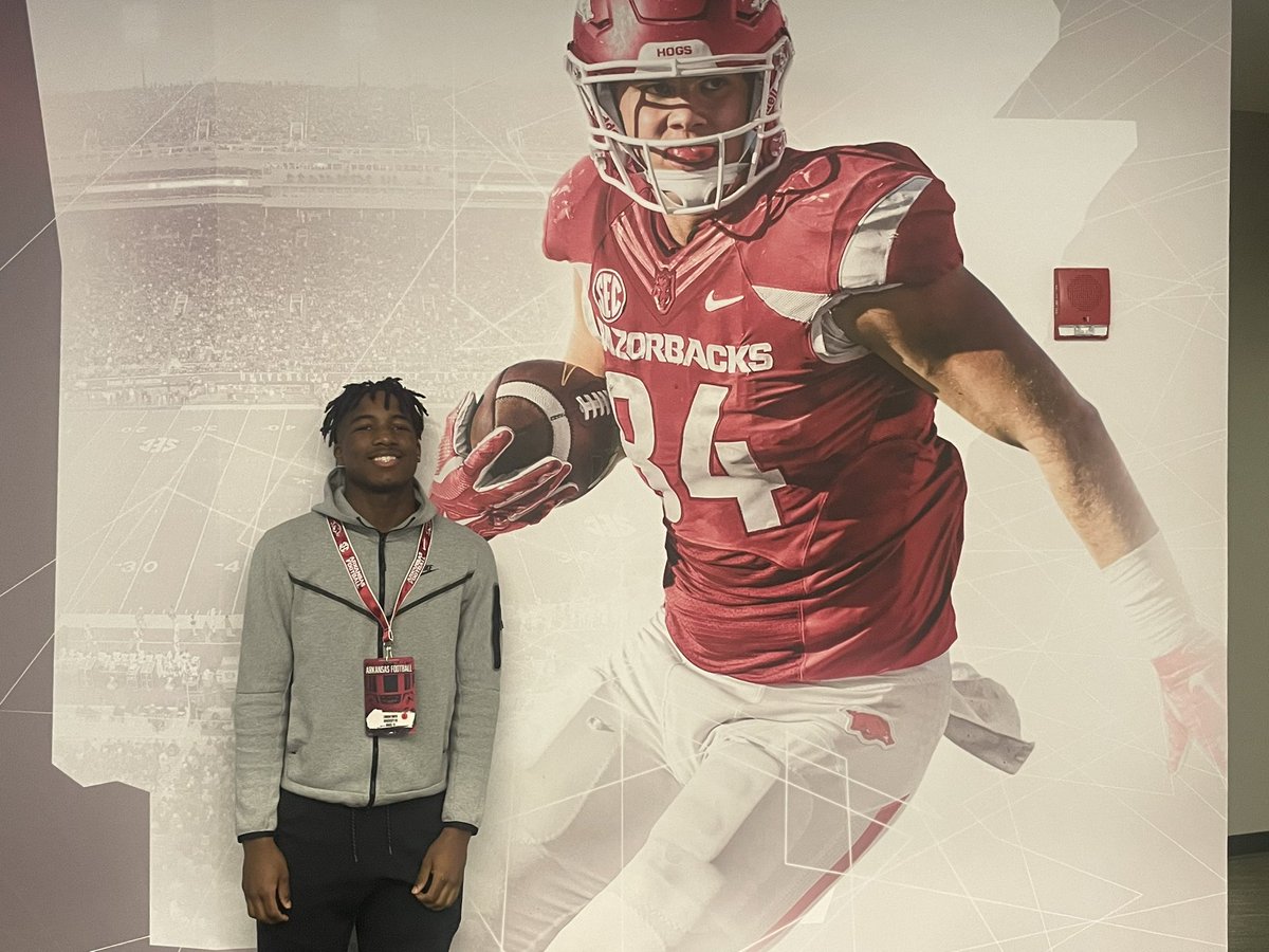 London_Smith1's tweet photo. Had a great unofficial visit at the University Of Arkansas yesterday! Look forward to coming back! #woopigs @alex_christo_ @CoachGuiton @DannyWest247 @KentLaster https://t.co/mEeGHedhRd