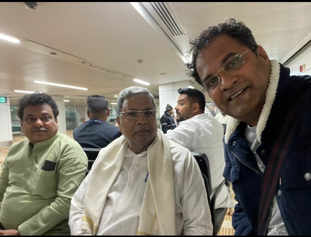 nandhigavi's tweet photo. ನಾಳೆ@BharatJodo123ಪಾದಯಾತ್ರೆಯ ಮುಕ್ತಾಯದ ಅಂಗವಾಗಿ ರಾಷ್ಟ್ರೀಯ ನಾಯಕ@RahulGandhi ಶ್ರೀನಗರದಲ್ಲಿರುವ ಜಮ್ಮು ಮತ್ತು ಕಾಶ್ಮೀರದ #pccoffice ಅಲ್ಲಿ ರಾಷ್ಟ್ರ ಧ್ವಜಾರೋಹಣ ಮಾಡಲಿದ್ದಾರೆ  ಇಂದು ಬೆಂಗಳೂರಿನಿಂದ @delhiಗೆ ಮಾಜಿ ಮುಖ್ಯಮಂತ್ರಿಗಳು @siddaramaiahಹಾಗೂ ಪ್ರಚಾರ ಸಮಿತಿಅಧ್ಯಕ್ಷರಾದ@MBPatilರವರ ಜೊತೆ ಪ್ರವಾಸ@nandhigavi https://t.co/Rv3ycA645f