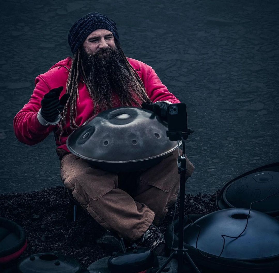 Nova_Pans's tweet photo. Can't help but repost this snap of @ethereal_in by @soaringabovesights featuring the NovaPans 9 Note Handpans in Blue (Generation 3)😀More info on this specific handpan model is available in our websites. Link in bio🎉
#meditation #musician #novapans #relax #Trending #photography https://t.co/1tsl4zi937