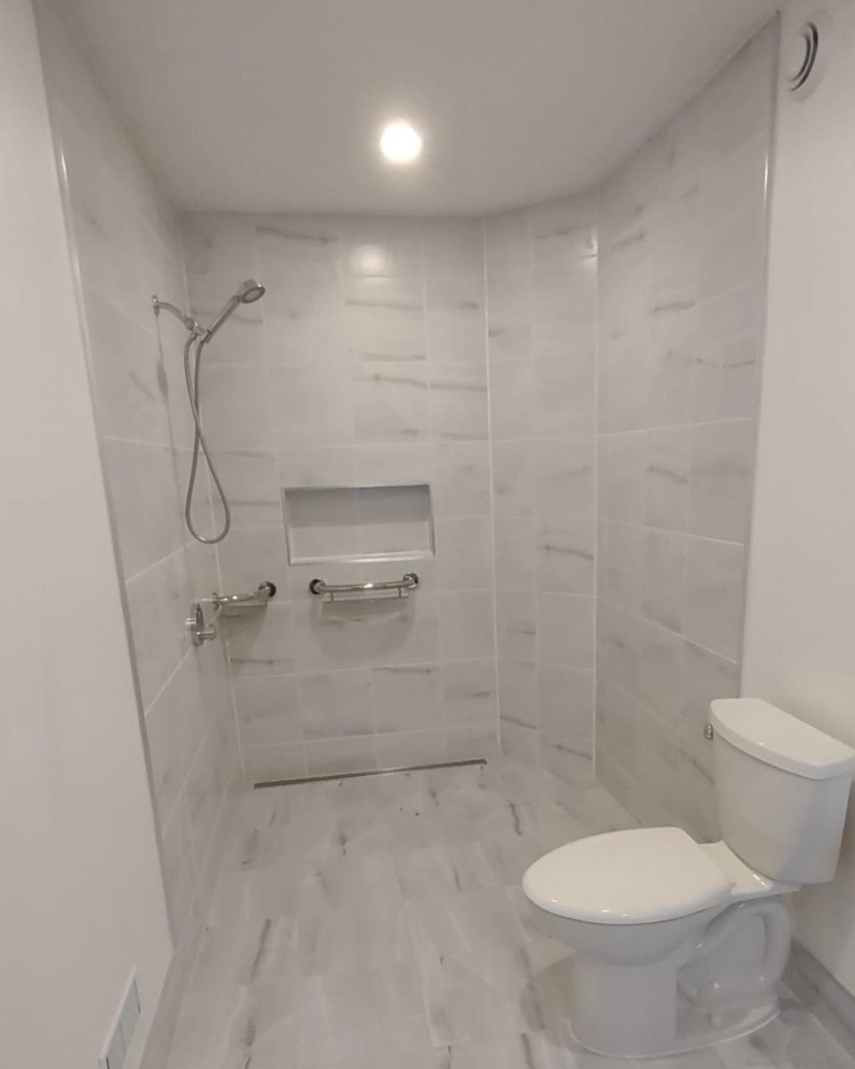 BuildAbleCanada's tweet photo. Check out this stunning transformation! 👀😍 
More to come from this gorgeous home… second bathroom reno is underway! Stay tuned.

#AccessibleRenovations #BarrierFreeBathroom #AccessibleDesign https://t.co/pEqcVW3wJg