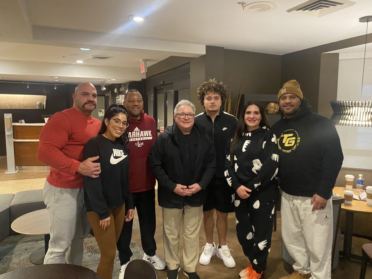ericmoala1's tweet photo. We have been blessed! Thank you God and @ULM_FB  Coach Bowden, Pat McGee and staff who have offered @JessaiaMoala a full ride! 🙏🏾@TheLCAEagle https://t.co/Ud0RHWlINz