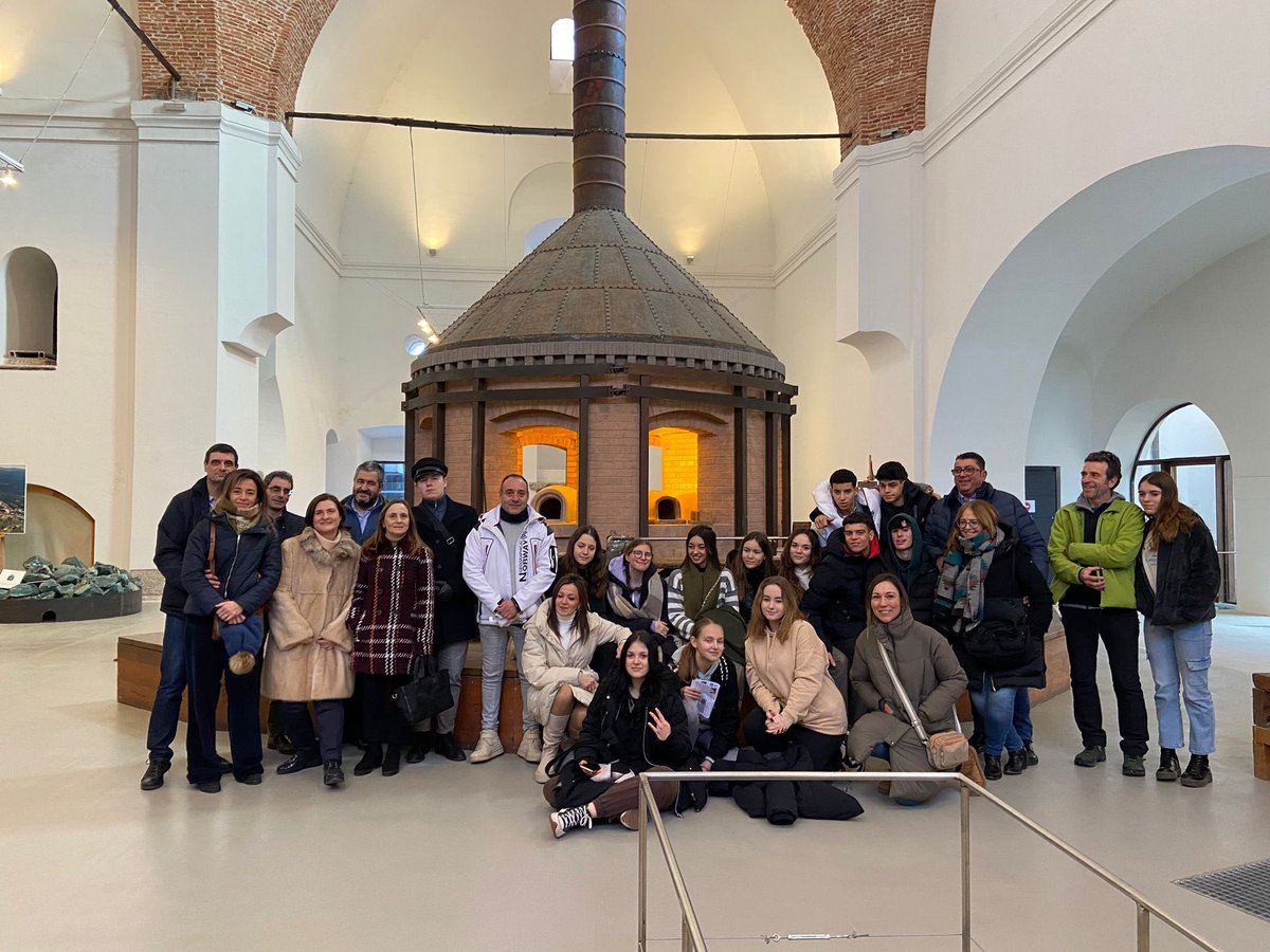 Erasmus_pinar's tweet photo. Today the families of the Polish students, we have organized an excursion and we have spent the day in Segovia, and we have visited the famous glass museum.
#ErasmusPlus @educacyl @sepiegob @IesPinarOficial https://t.co/nHt9geaVLC