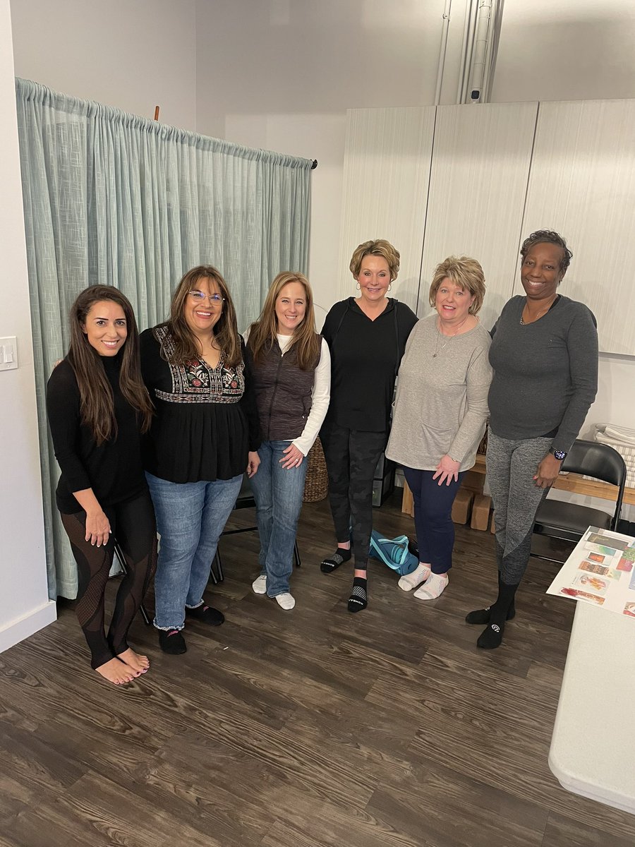SoniaAzadTV's tweet photo. #FITTERTOGETHER ♥️ Loved being with 20 of my members for a vision boarding workshop in Colleyville! I guided a manifestation #meditation + their visions for 2023 are now set & have structure! ✨🙌🏽 https://t.co/3Z1FxWDATO