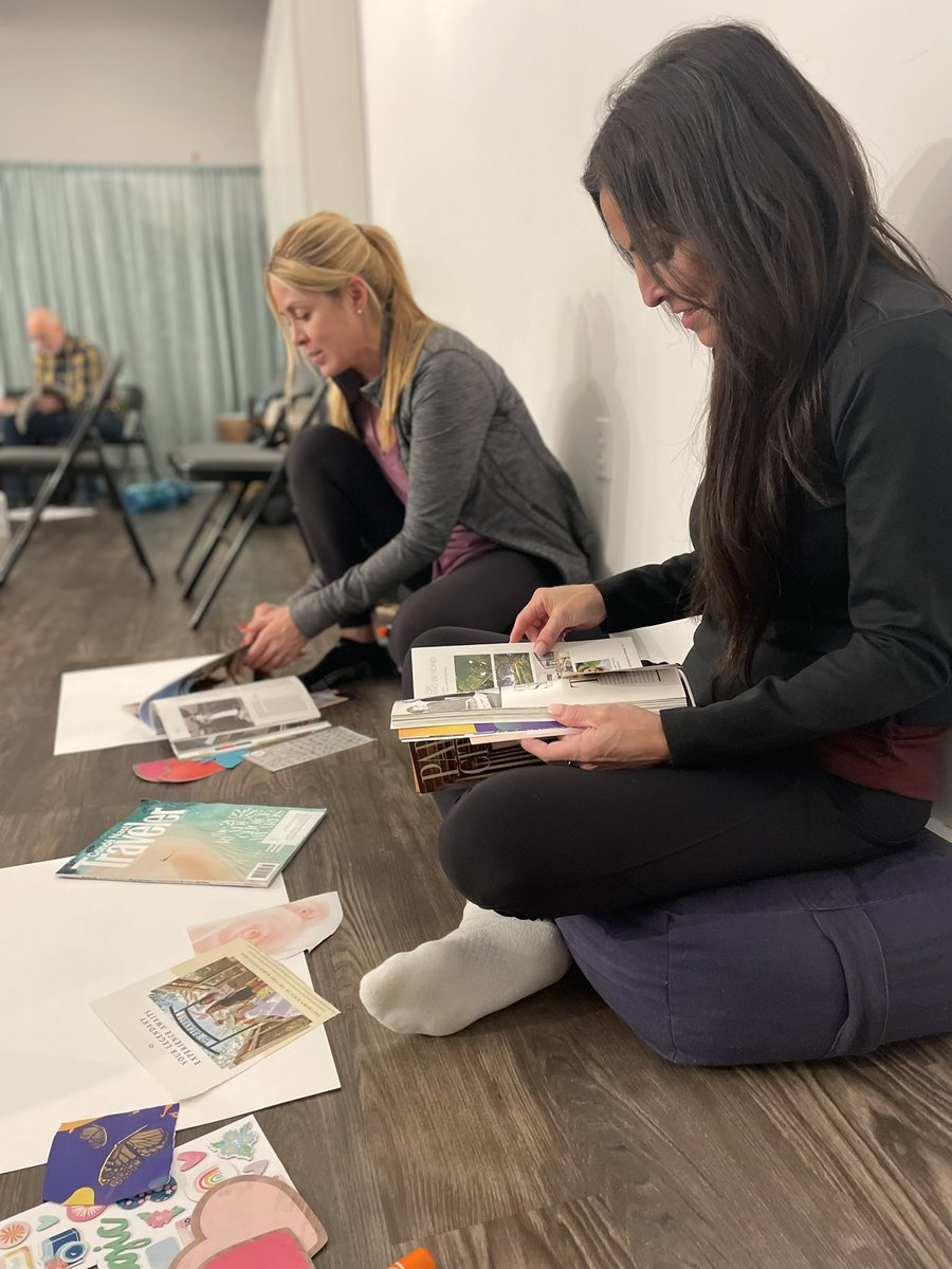 SoniaAzadTV's tweet photo. #FITTERTOGETHER ♥️ Loved being with 20 of my members for a vision boarding workshop in Colleyville! I guided a manifestation #meditation + their visions for 2023 are now set & have structure! ✨🙌🏽 https://t.co/3Z1FxWDATO