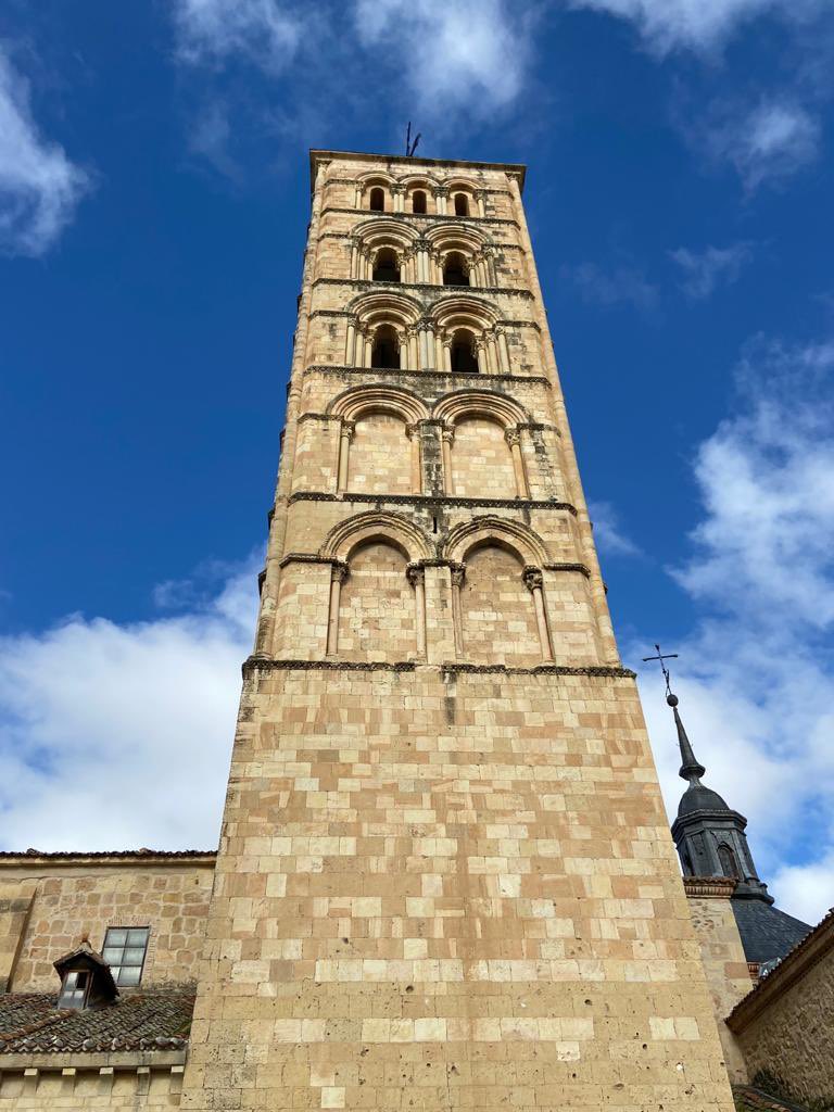 Erasmus_pinar's tweet photo. Today the families of the Polish students, we have organized an excursion and we have spent the day in Segovia, visiting monuments and eating typical food. #Erasmus @sepiegob @IesPinarOficial @educacyl https://t.co/dttKdpCY5k