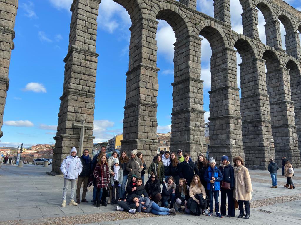 Erasmus_pinar's tweet photo. Today the families of the Polish students, we have organized an excursion and we have spent the day in Segovia, visiting monuments and eating typical food. #Erasmus @sepiegob @IesPinarOficial @educacyl https://t.co/dttKdpCY5k