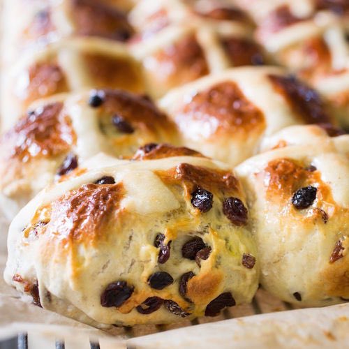 SideOven's tweet image. NEW Breadmaking Course for Easter 🐣 
‘Springtime Breads with a touch of Easter’ - come and join us for a fun day breadmaking on Fri 10th March - to include Easter Buns 😋 

sideoven.com/product/simple…

#breadmaking #breadmakingcourse #organicbakery  #traditionalskills #homebaking