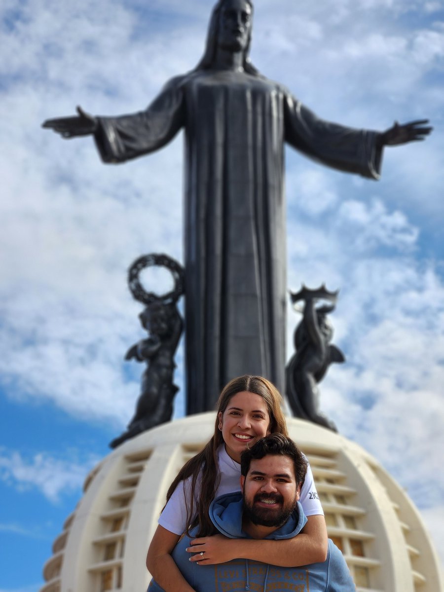 FranciscoHS_'s tweet image. Un año más contigo a los pies de Cristo.