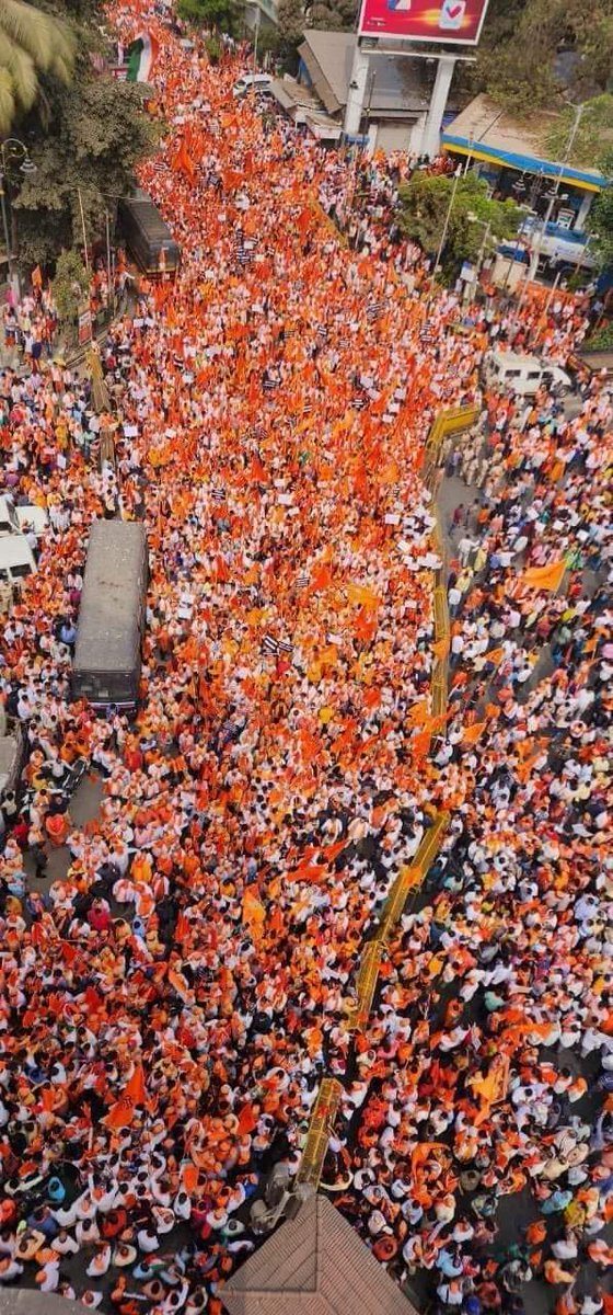 ChandreshASingh's tweet photo. "हिंदू जन आक्रोश मोर्चा"
#लव_जिहाद, #धर्मांतरण, #लैंड_जिहाद,के विरोध में राज्यसह कानून बनाकर पूरे देश में जल्द से जल्द लागू किया जाए।

एक ही नारा.. एक ही नाम..
जय श्रीराम.. जय श्रीराम...
@PMOIndia @narendramodi @BJYM @BJYM4Mumbai @rajhanssinghBjp @TajinderTiwana @SachinBHILARE6 https://t.co/3bFvavjyIM