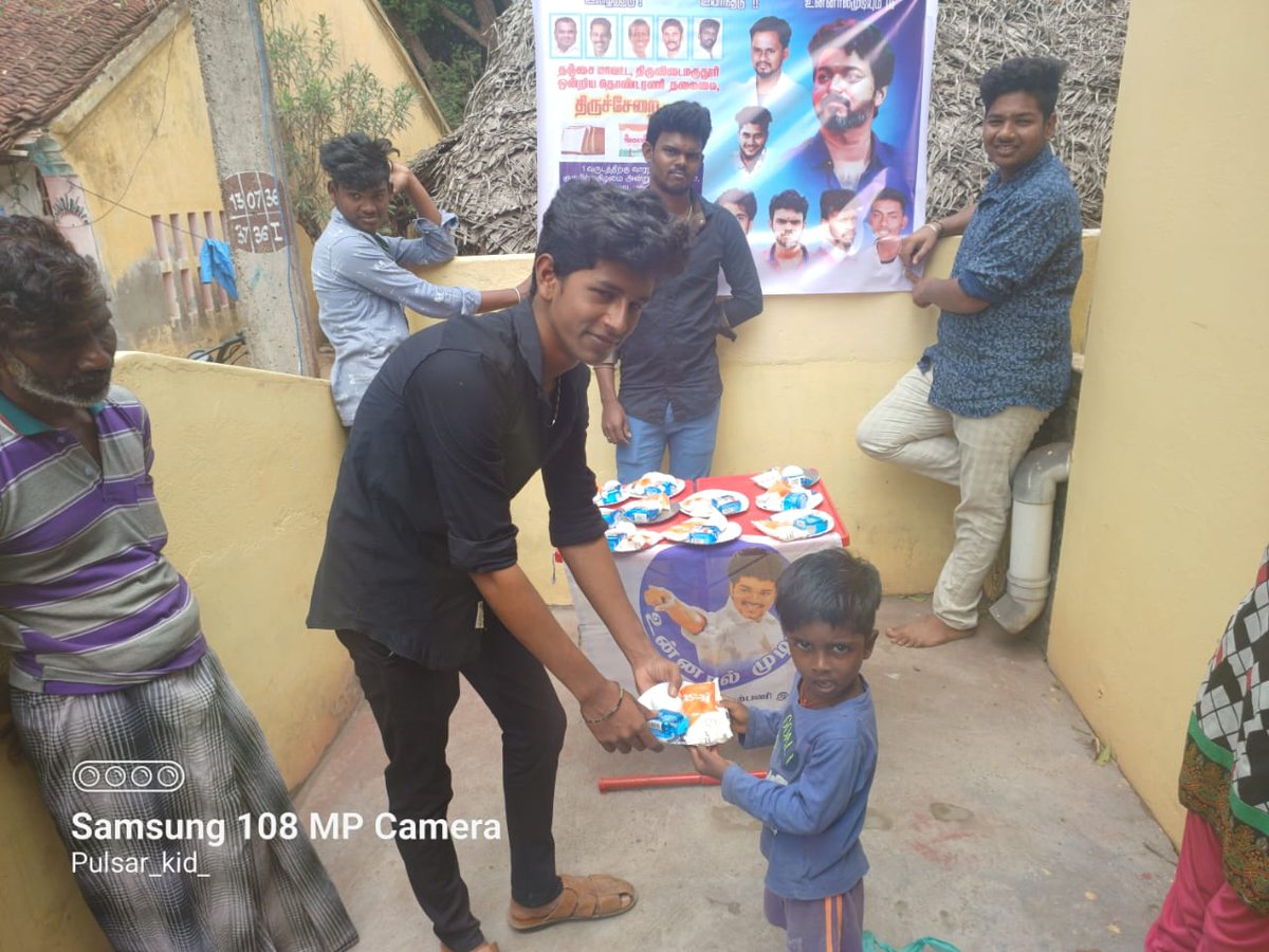 TCRVMI's tweet photo. 29/01/2023
வாரம் : 07
தளபதி அவர்களின் உத்தரவின்படி,
தஞ்சை மாவட்ட திருவிடைமருதூர் ஒன்றிய தொண்டரணி #திருச்சேறை #தளபதி_விஜய்_மக்கள்_இயக்கம் தலைமை சார்பாக,
இன்று விலையில்லா #ரொட்டி_பால்_முட்டை வழங்கும் திட்டம் மூலம் குழந்தைகளுக்கு வழங்கப்பட்டது.

@actorvijay @BussyAnand https://t.co/4v4ebrCRs8