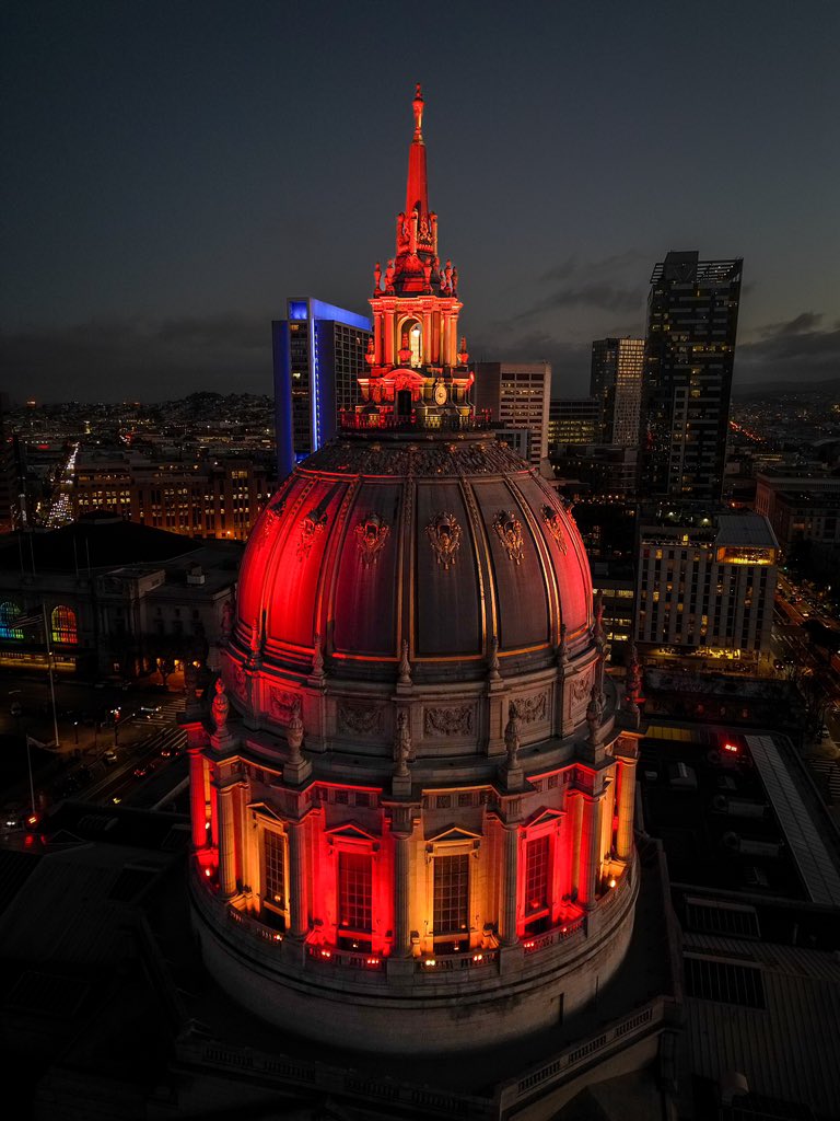 cxmarin's tweet photo. Game Day, San Francisco City Hall 
📷 📍 https://t.co/1ksgjTiwYy