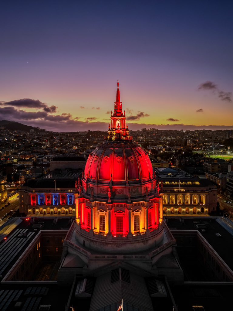 cxmarin's tweet photo. Game Day, San Francisco City Hall 
📷 📍 https://t.co/1ksgjTiwYy