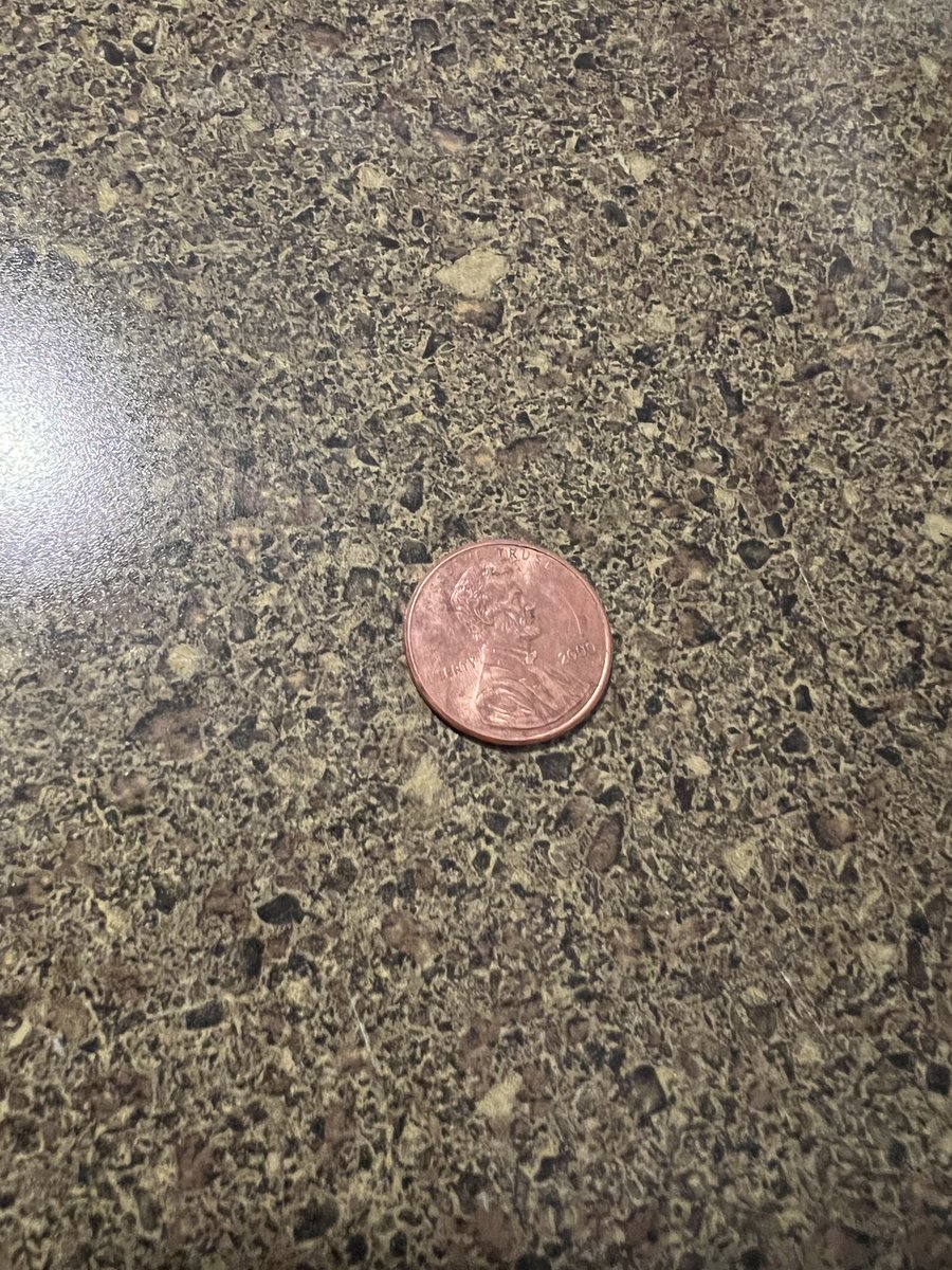 i cleaned the penny that i found in the Xbox yesterday and decided to keep it for good luck. we named it Jenny’s Penny after the woman that sold me the console. 🥹