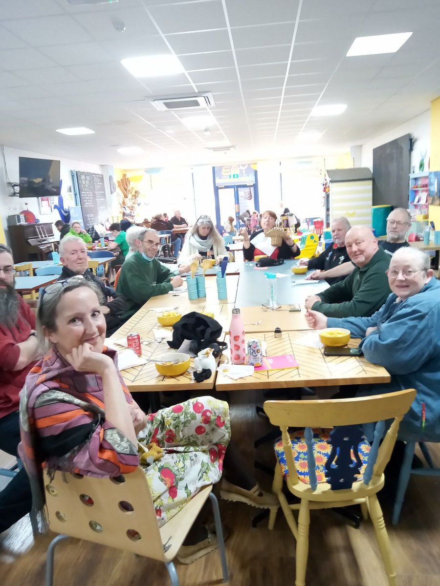 Diolch to ♻️<a href="/RepairCafeWales/">Repair Cafe Wales</a> for helping get ♻️#RepaircafeWrecsam going. Thanks to fab
💛💙<a href="/Yabgroupltd/">The YaB hub</a> for hosting us. Big💗to all of the #volunteers who share their time &amp; skills to stop items going to landfill (&amp; help reduce carbon emissions) &amp; fix stuff for folk for free.💞